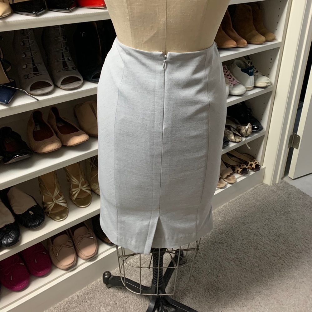 Light gray skirt size 6